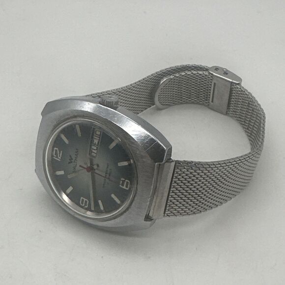 Vintage WALTHAM Men\'s Automatic Watch FHF 909 Day/Date Swiss Made 1970s main image 12